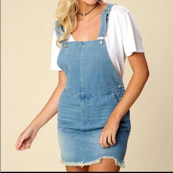Altar'd State Dresses & Skirts - NWT Altar’d State Light Wash Denim Overall Short Mini Dress- Size Large